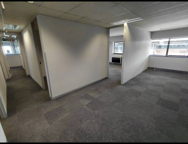 494M² OFFICE TO LET IN RANDJESPARK